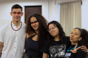 Galera dança