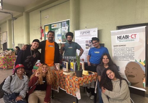Membros do núcleo presente no estande